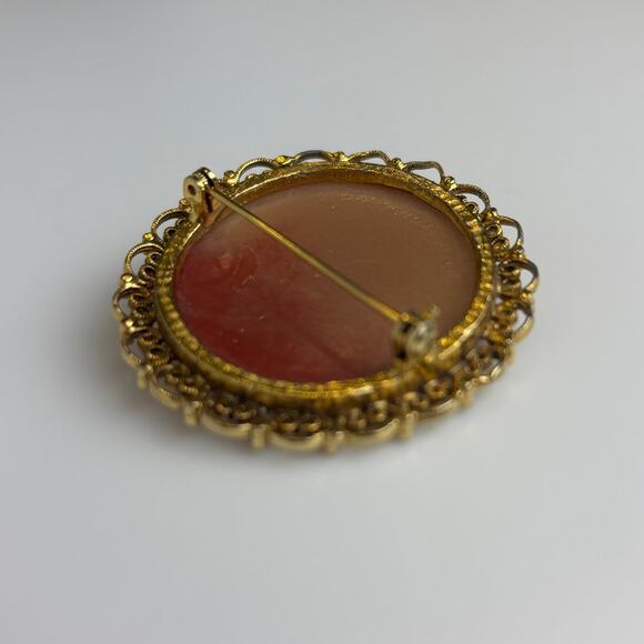 Cameo Gold Tone Resin Pin Brooch Modern 2" - Picture 3 of 4